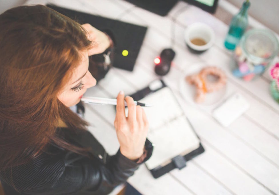 woman-hand-desk-office woman-hand-desk-office