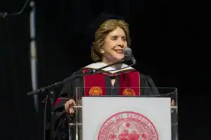 Sila María Calderón Serra recibió el doctorado honoris causa en Humanidades por su trayectoria de servicio en Puerto Rico