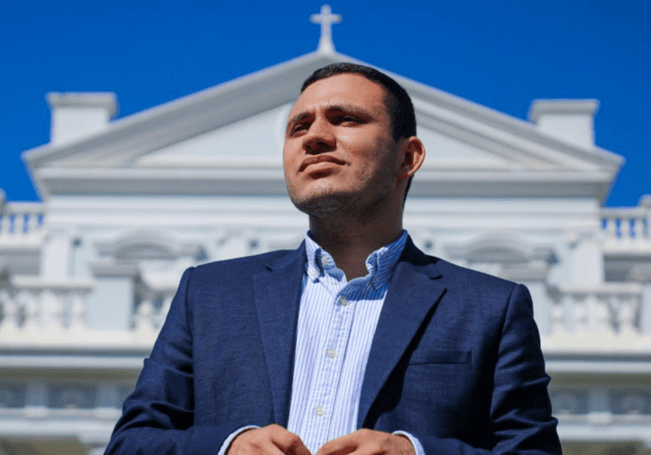 De-Sagrado-el-único-boricua-becado-este-2022-por-la-Fundación-Botín