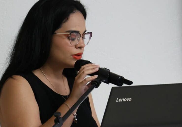 Decidida a explorar el tema del desplazamiento en viviendas públicas - 1