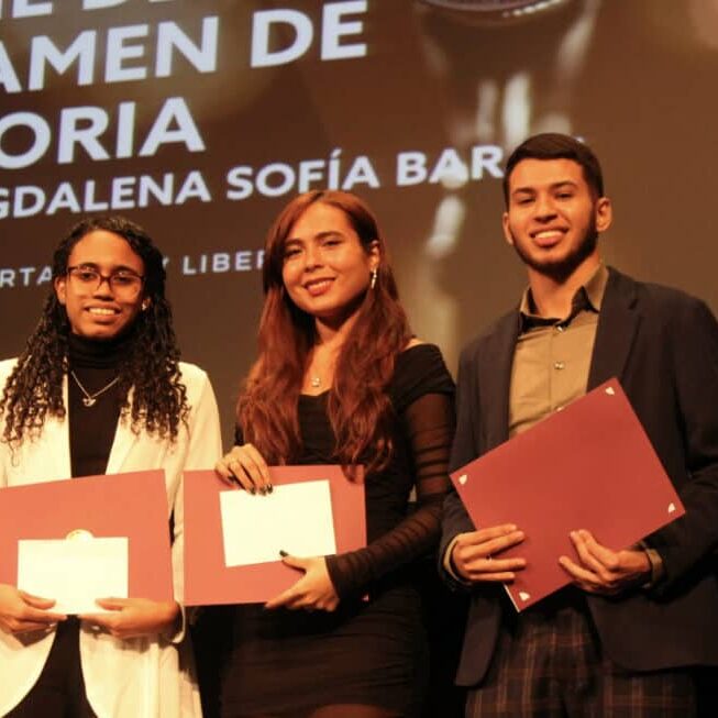 Dennise Garay triunfa en el segundo certamen de oratoria Santa Magdalena Sofía Barat Dennise Garay triunfa en el segundo certamen de oratoria Santa Magdalena Sofía Barat