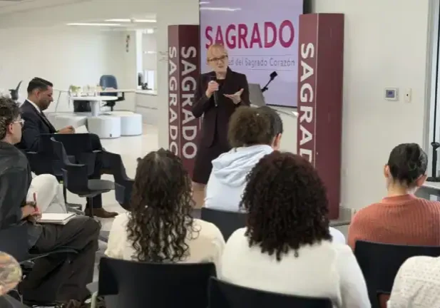 Dr. Heather Barry speaks with Sagrado Students about the MSCHE accreditation process. Sagrado Social Media)