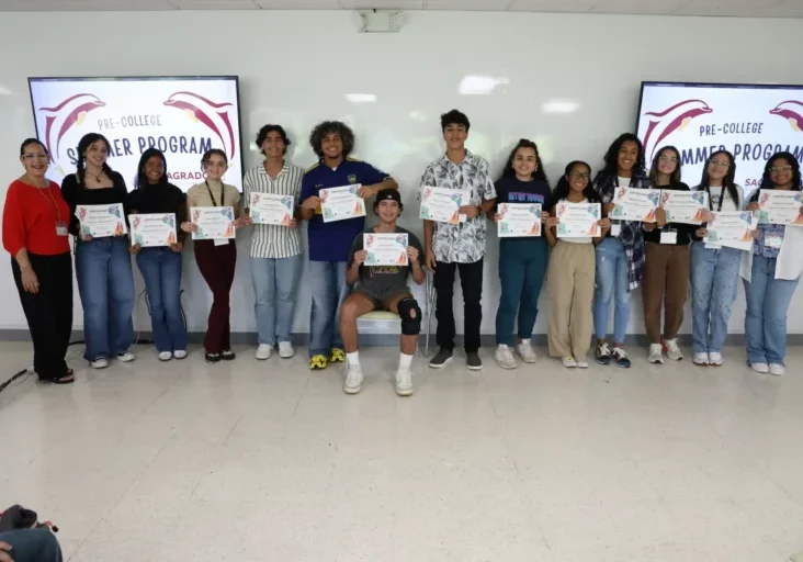 Entrega de certificados_STEM Summer Bridge Camp 2024