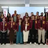 Estudiantes atletas candidatos a graduación reciben la letra insignia de Sagrado (Centro de Comunicación)