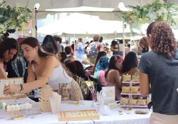 Estudiantes de Sagrado presentan sus proyectos empresariales en el Showcase. (Foto por Chantal Arce)