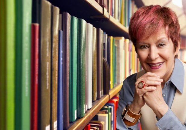 Exalumna-es-reconocida-por-la-Academia-Norteamericana-de-la-Lengua-Española-