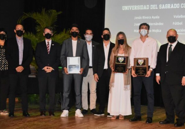 Galardonan-a-Delfines-en-Ceremonia-de-Premiación-2019-2020-y-2021-2022-de-la-LAI