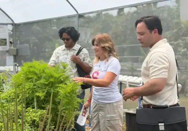 Hispanic Access Foundation visits Centro Sofía and its community garden.