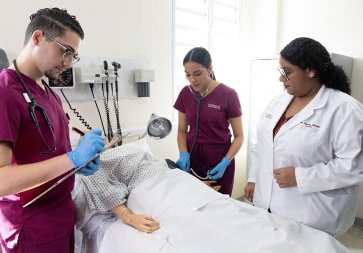 Laboratorio-de-Enfermeria-Escuela-Salud-y-Ciencias-Sagrado
