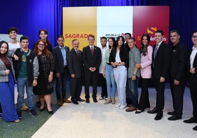 Sagrado-fortalece-su-liderazgo-academico-en-el-campo-de-la-comunicacion