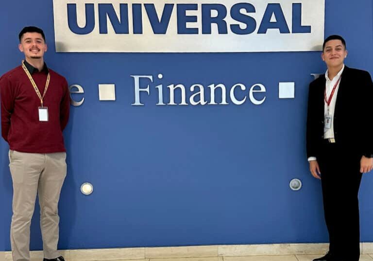 Tres-sagradenos-destacan-en-internado-con-Universal-Group-