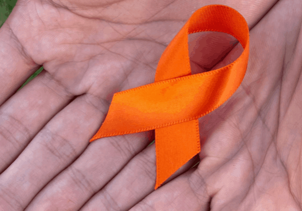 El Centro Sofía distribuyó lazos naranja a la comunidad universitaria.