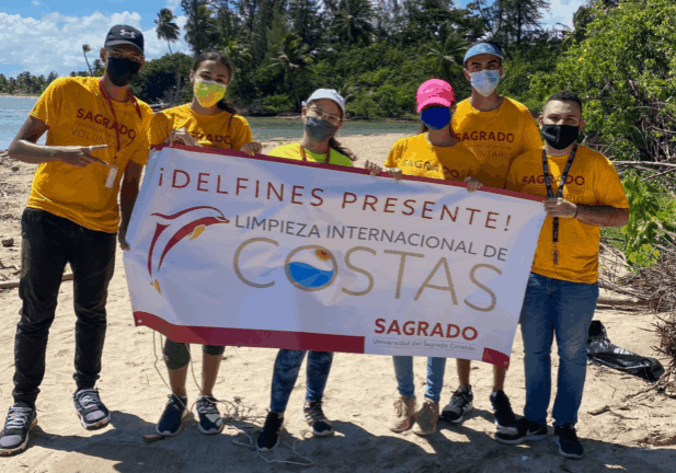 La ReDV limpió la playa Punta Palo Secto, en Toa Baja.